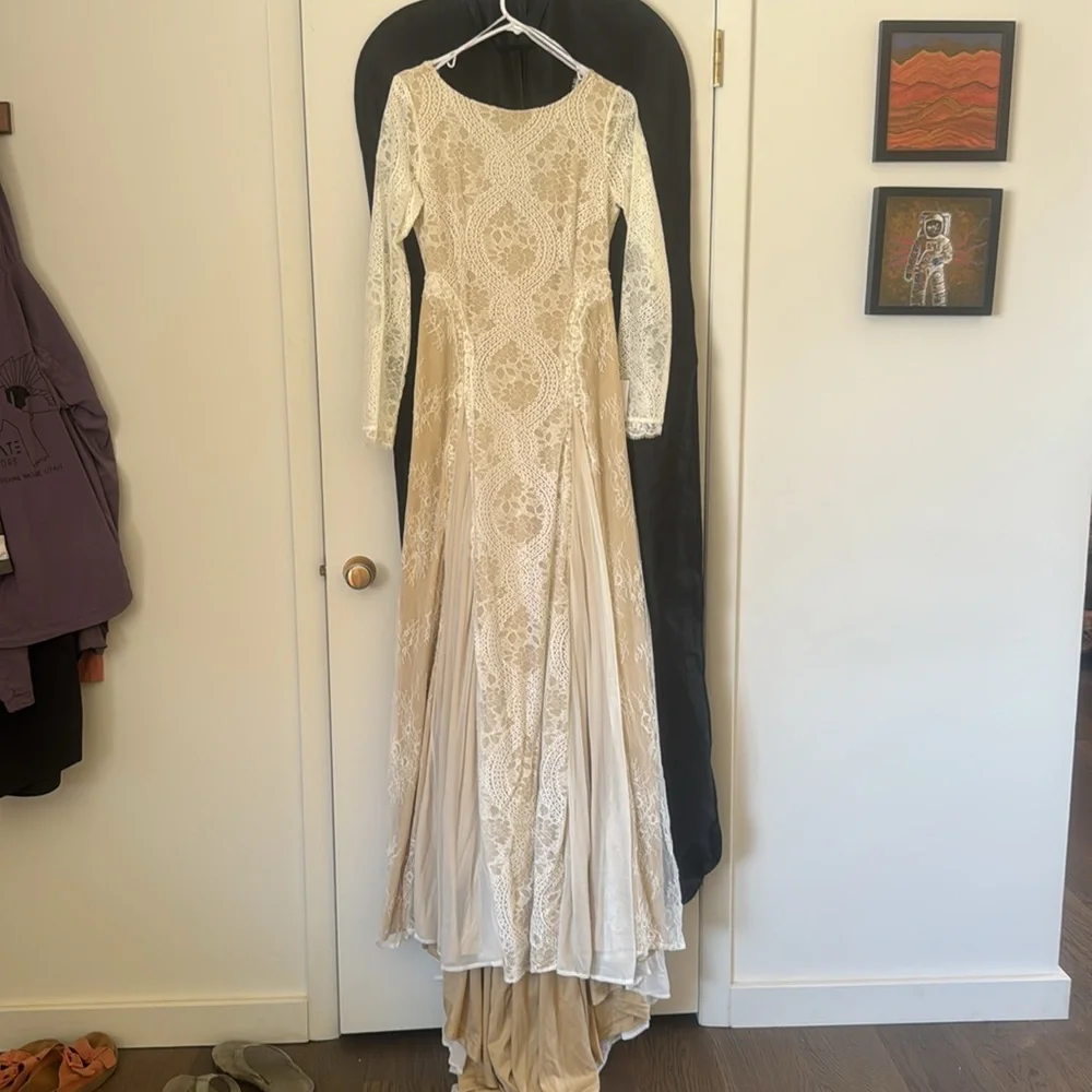 COPY - Lulu’s “Inca” Long sleeved lace wedding dress - Picture 5 of 6